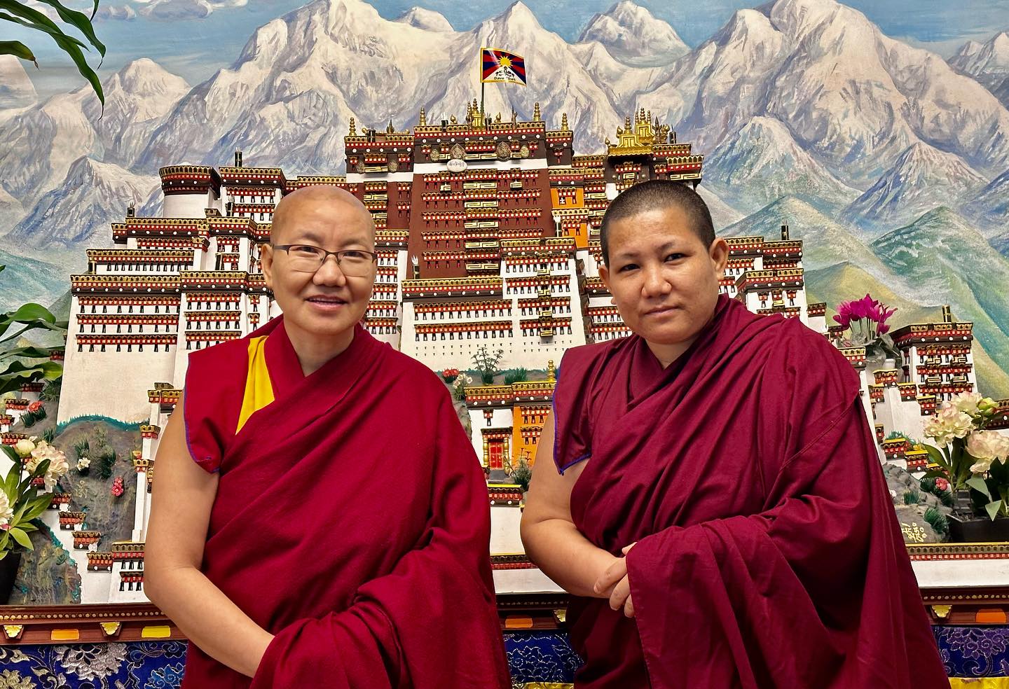 Geshe ma Yeshi Lhamo und Venerable Ani Thukten